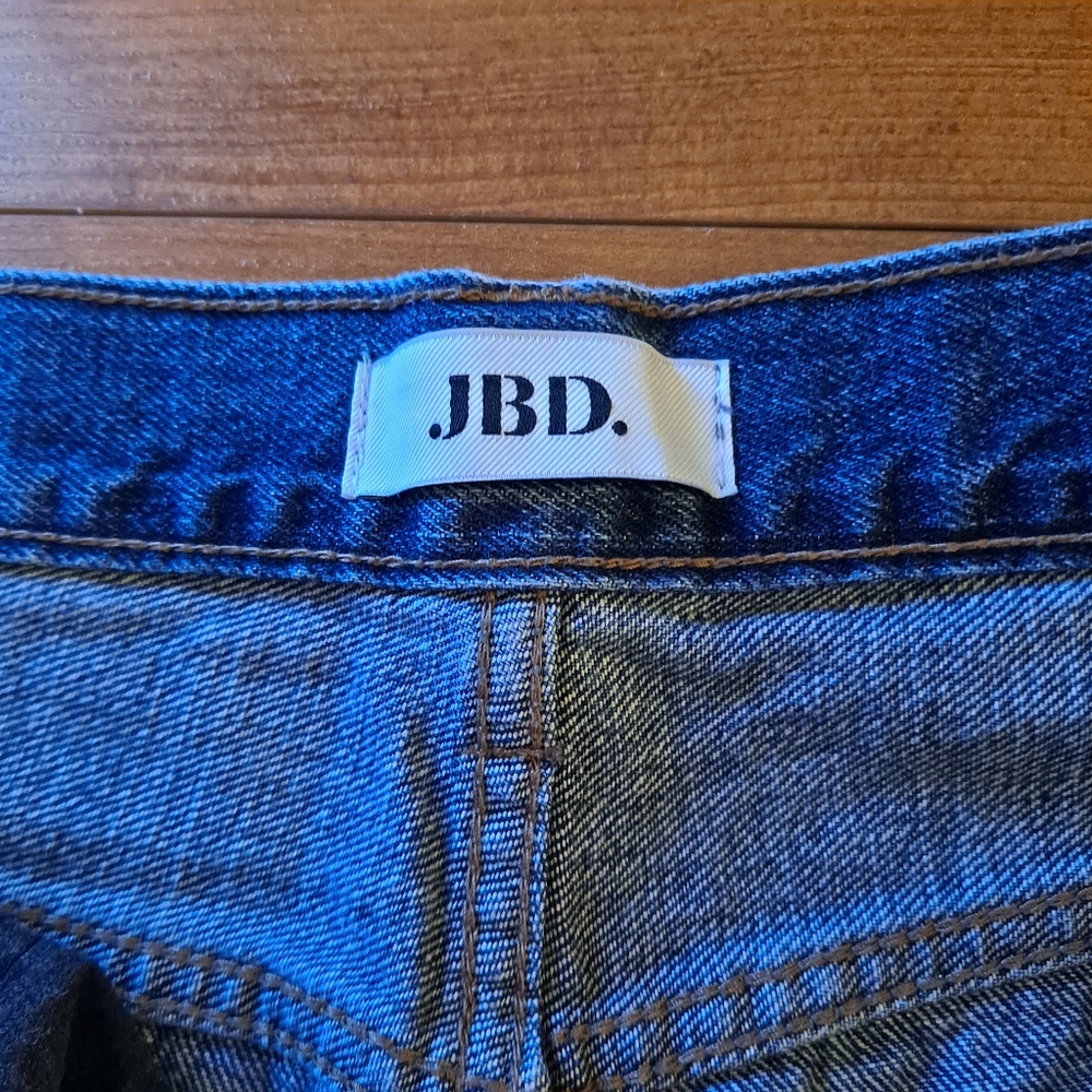 JBD | Distressed Denim Capris - Picture 6 of 7
